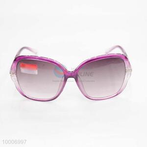 Fashionable purple sunglasses for lady