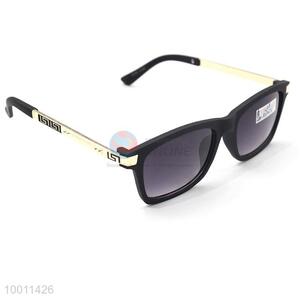 Plastic Large Frame <em>Sunglasses</em> For Both Men And Women