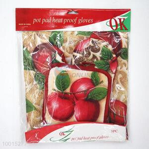 Wholesale A Set of Red Apple Polyester Insulation Mat/<em>Pot</em> Holder，Microwave Oven Glove and Apron