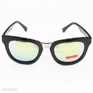 Black Frame fashion design driving men <em>sunglasses</em>