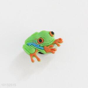 Small frog shaped shoe buckle