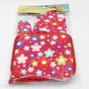 Red flower pattern oven gloves with <em>pad</em>