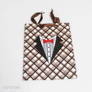Premium quality creative pattern <em>paper</em> gift bag with <em>handles</em>