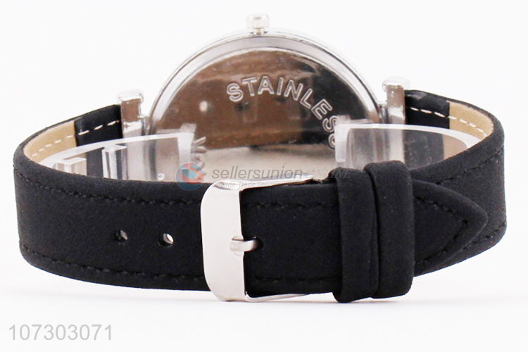 Fashion Style PU Watchband Men Watches Soft Wristwatch