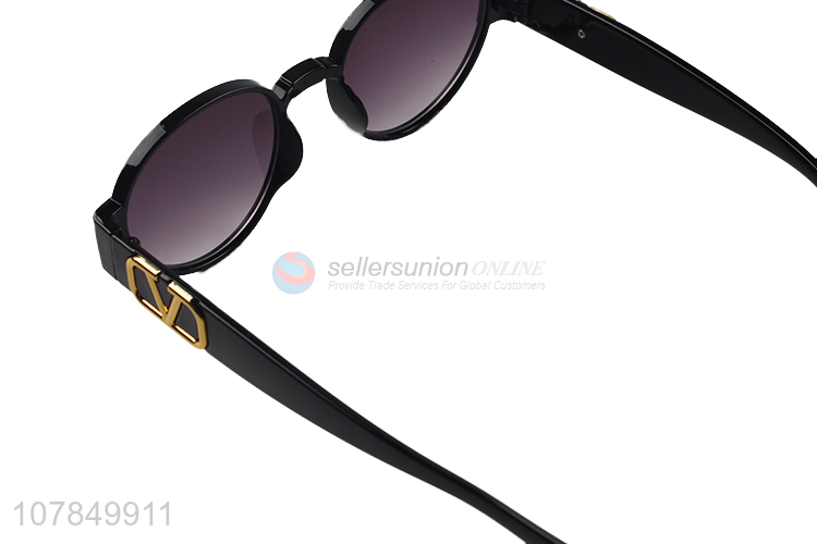 Hot Sale Plastic Sunglasses Fashion Eyewear For Adults