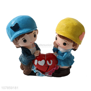Promotional items resin couple doll for desktop decoration