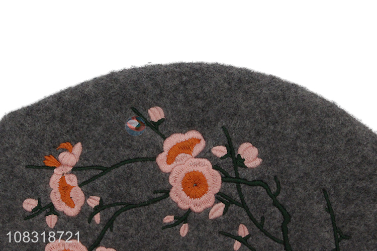 Yiwu wholesale creative plum embroidery beret wool beret
