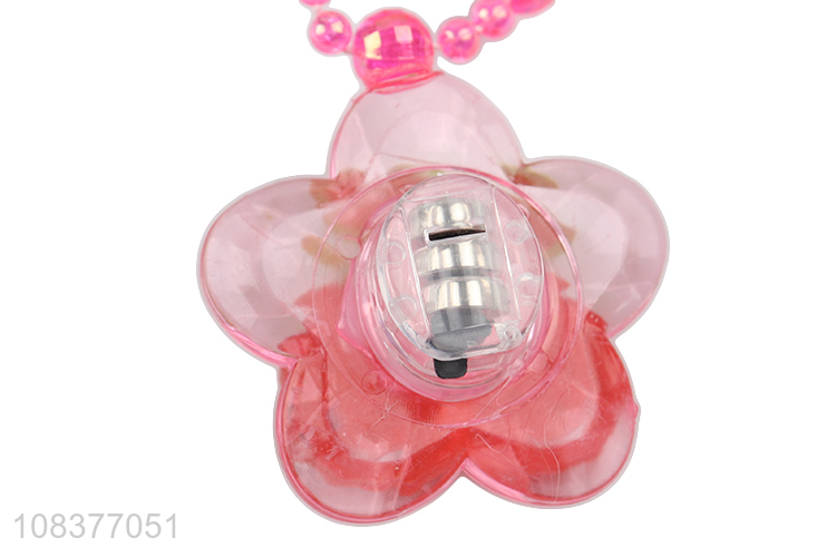 Hot selling plastic flower shaped flash necklace glowing necklace