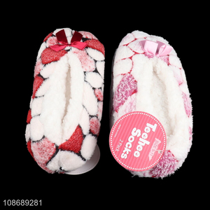 Wholesale anti-slip warm fluffy house slippers plush slippers for women