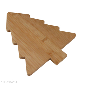Whoelsale Christmas tree shaped bamboo pizza cutting <em>board</em> for serving