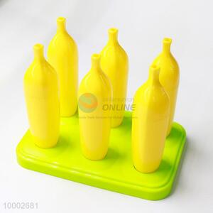 6- grid banana-shaped ice tube tray with lid