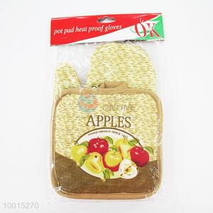 Wholesale Apples Insulation Mat/<em>Pot</em> and Microwave Oven Glove Set