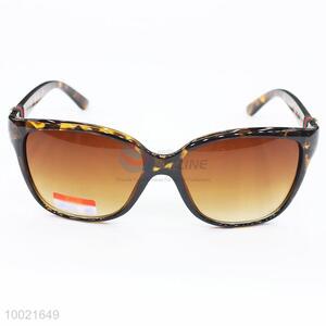 Wholesale brown fashion sunglass for driving/fishing