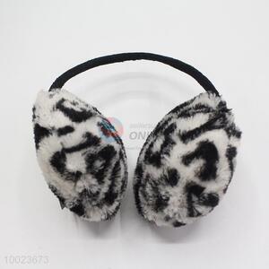 Warm white-black leopard earshield/<em>earmuff</em>