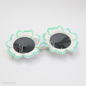 Delicate flower shaped plastic glasses/glasses for party