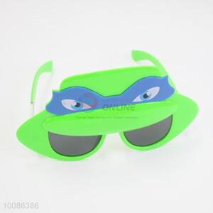 Green car shaped plastic glasses/glasses for party