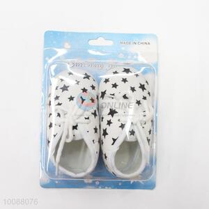 Black star pattern baby shoes