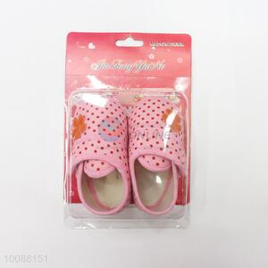 Dot pattern pink newborn baby shoes
