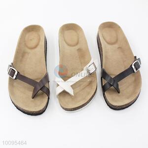 Crossed straps slippers with buckle