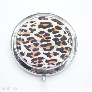 White Leopard Pattern Round Metal Pocket Makeup Mirror