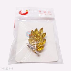 Leaf Shaped Crystal Brooch Pin with Cheap Price