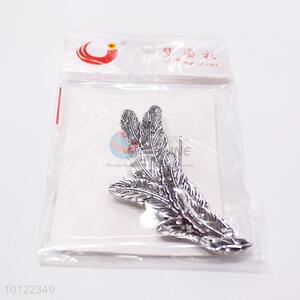 Wholesale Alooy Brooch Pin in Feather Shape