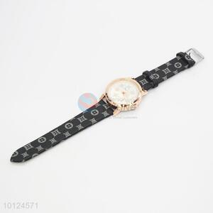 Beautiful Pattern Women Quartz Watch