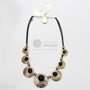 Gold hammered pattern round alloy necklace&oval textured earrings set