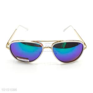 Elegant And Fashion Sunglasses With Gold Frame