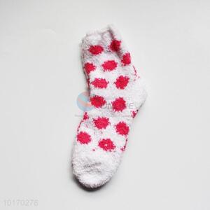 Top Selling Red Dots Pattern Polyester Socks for Keeping Warm