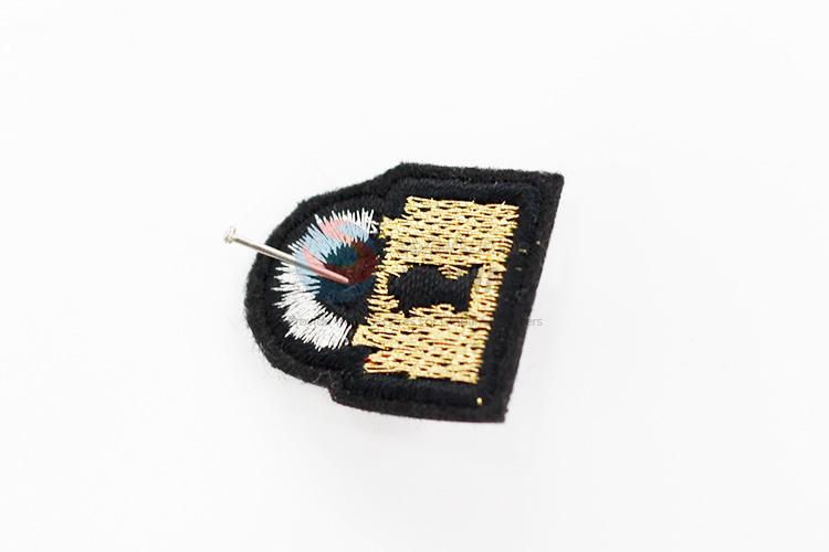 Fashionable lock shape embroidery badge brooch