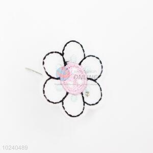 New design flower shape embroidery badge brooch
