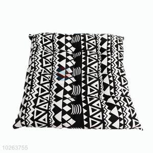 Daily use black&white seat cushion
