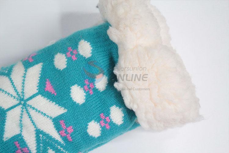 Lovely Design women knitting stockings