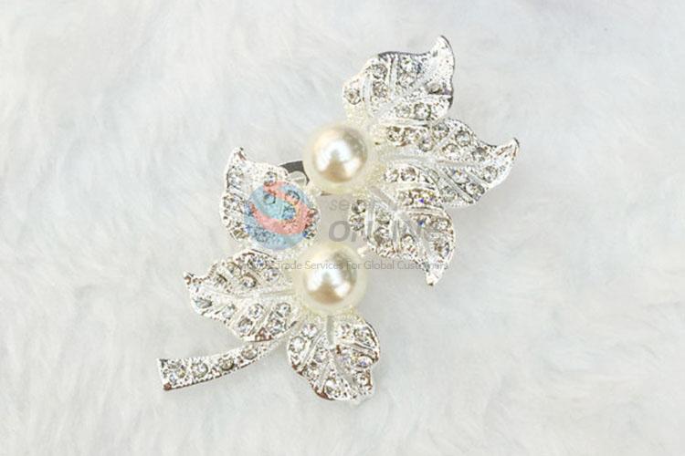 Pretty Cute Rhinestone Brooch Pin with Pearls