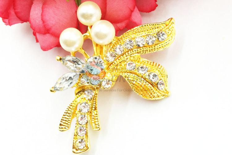 Fancy Crystal Brooch Metal Breastpin with Low Price