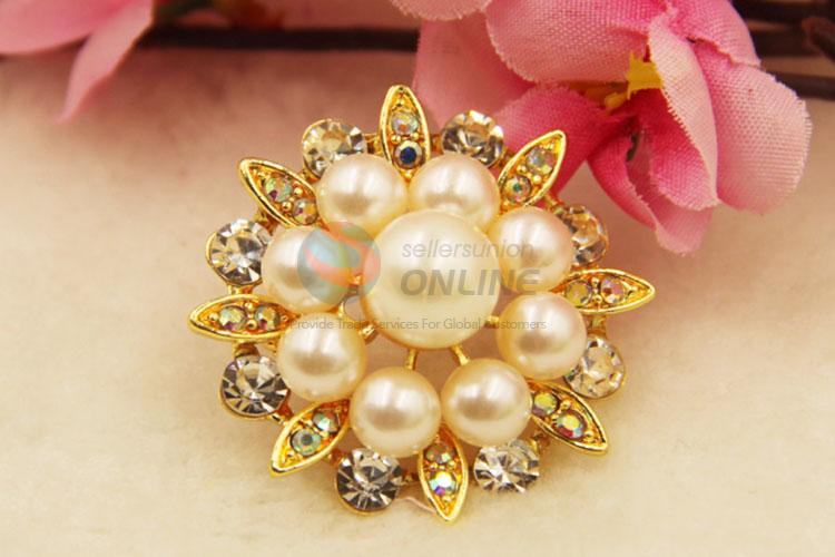 Popular Flower Shaped Alloy Brooch with Pearls for Sale
