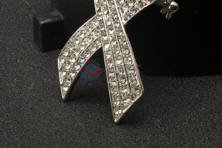 Beautiful style good quality ribbon shaped brooch