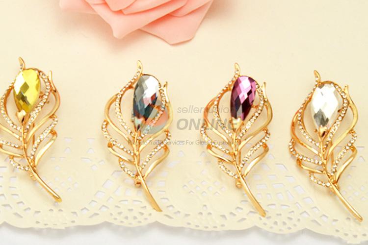 Wholesale ecofriendly alloy leaf shaped brooch