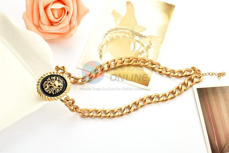 China manufacturer low price lion head short necklace