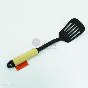 Wooden Handle Nylon Leakage Shovel