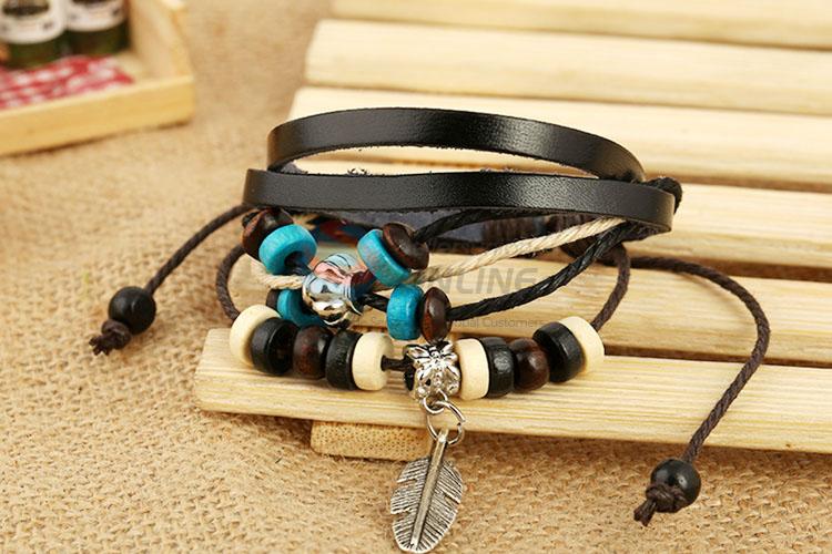 Fashion Leather Bracelet With Leaf Shape Pendant