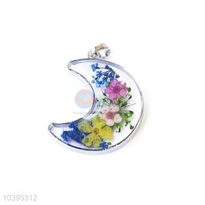 Latest Cute Moon Shape Zinc Alloy Pendant With Gold Chain