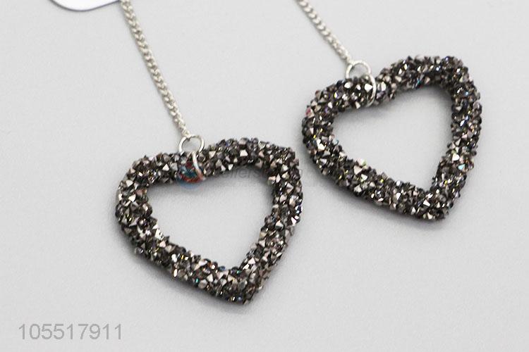 China Factory Mature Style Love Shape Earrings For Woman