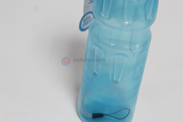 塑料水壶