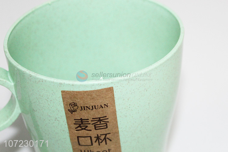 塑料水杯
