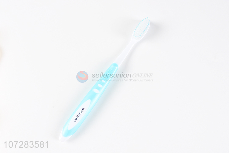 New design custom logo travel use adults plastic toothbrush with case