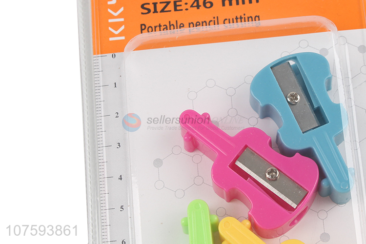 New arrival violin shape plastic pencil sharpener for kids