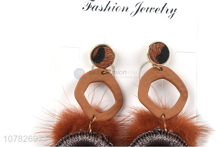 Custom Fashion Pompon Pendant Earring Ladies Ear Ring