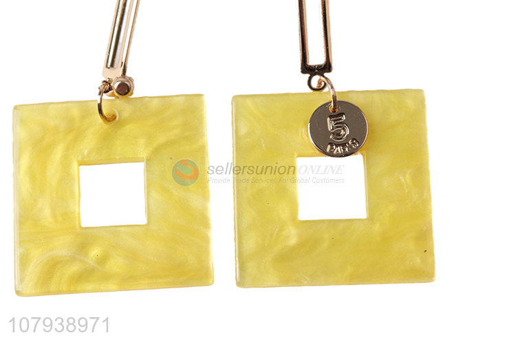 Hot selling fashion design women jewelry earrings with square pendant